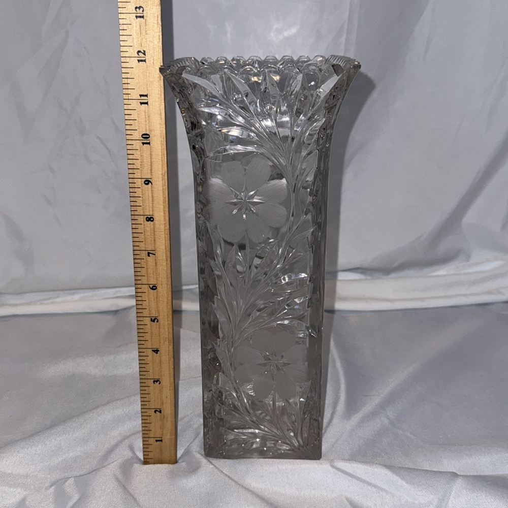 Antique MCKEE Floral Crystal Heavy Glass Vase with Etched Flowers and Leaves - Picture 5 of 8